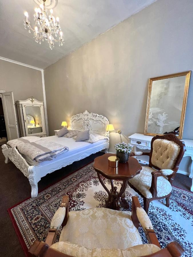 Appartamento Csaky Palace Bratislava Esterno foto